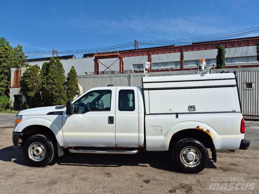 Ford F 250 Kis teherszállító/Platós kocsi