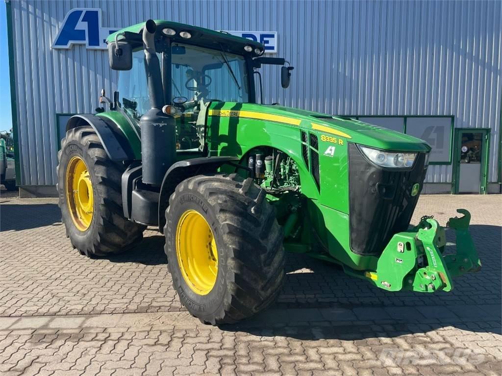 John Deere 8335R Traktorok