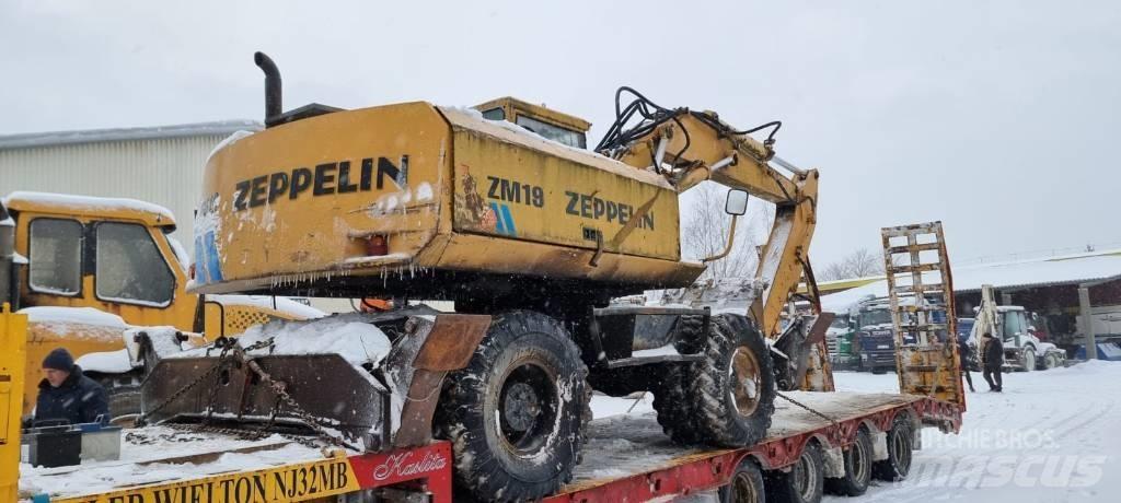 CAT Zeppelin ZM 19 Gumikerekes kotrók