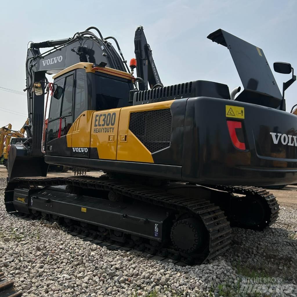 Volvo 300 Lánctalpas kotrók