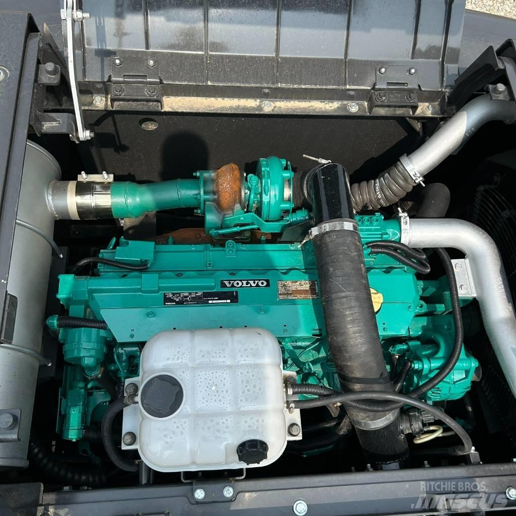 Volvo 300 Lánctalpas kotrók