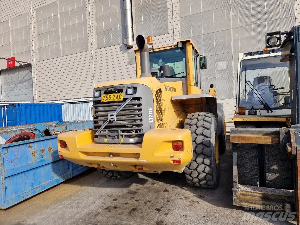 Volvo L 120 F Gumikerekes homlokrakodók