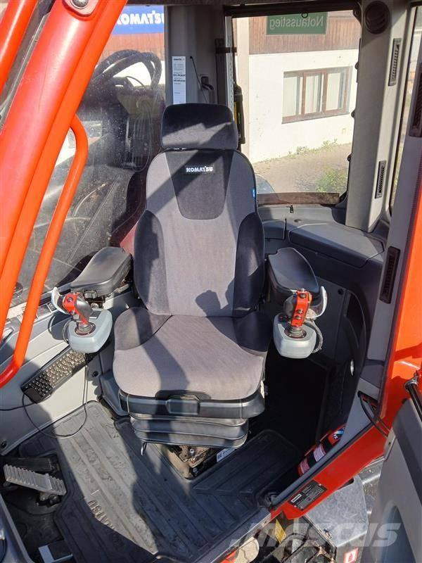 Komatsu 931 XC Betakarítók