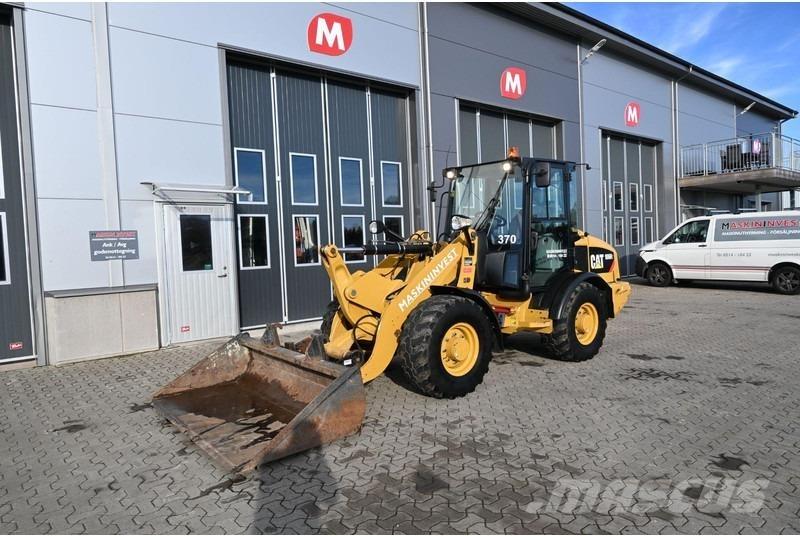 CAT 906 H2 Gumikerekes homlokrakodók