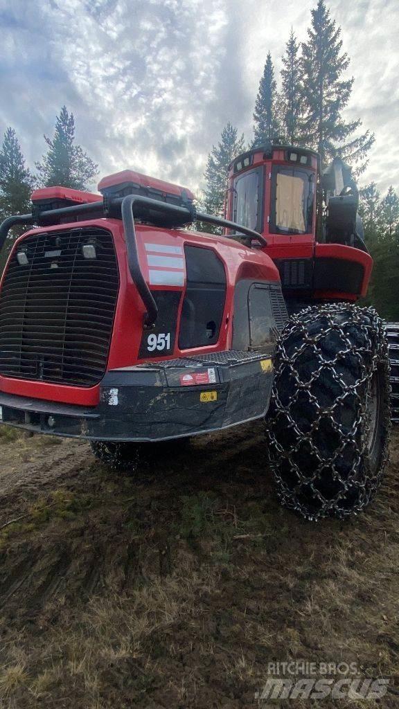 Komatsu 951 Betakarítók