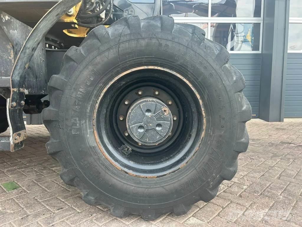 CAT M313D Gumikerekes kotrók