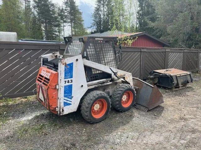 Bobcat 743 Kompaktrakodók