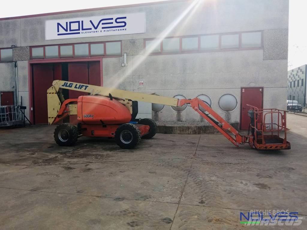 JLG 600AJ Karos emelők