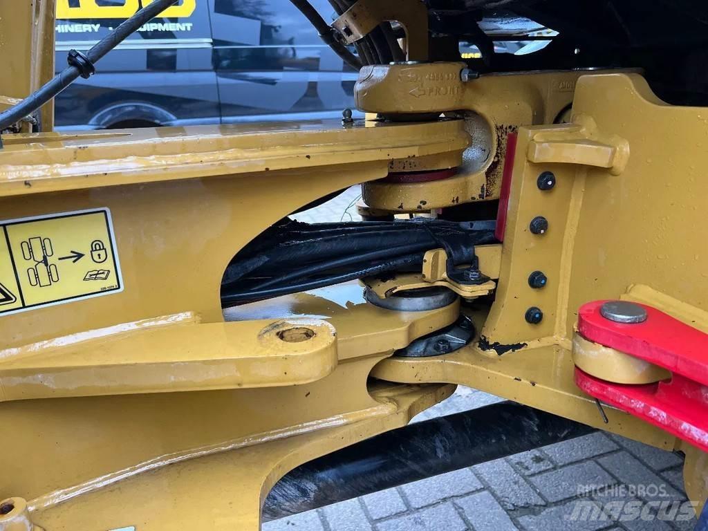 CAT 908M Gumikerekes homlokrakodók