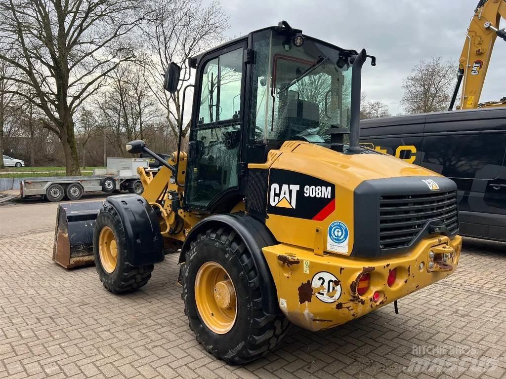 CAT 908M Gumikerekes homlokrakodók