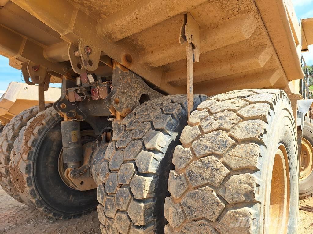 Komatsu HD605-7EO Nehézdömper