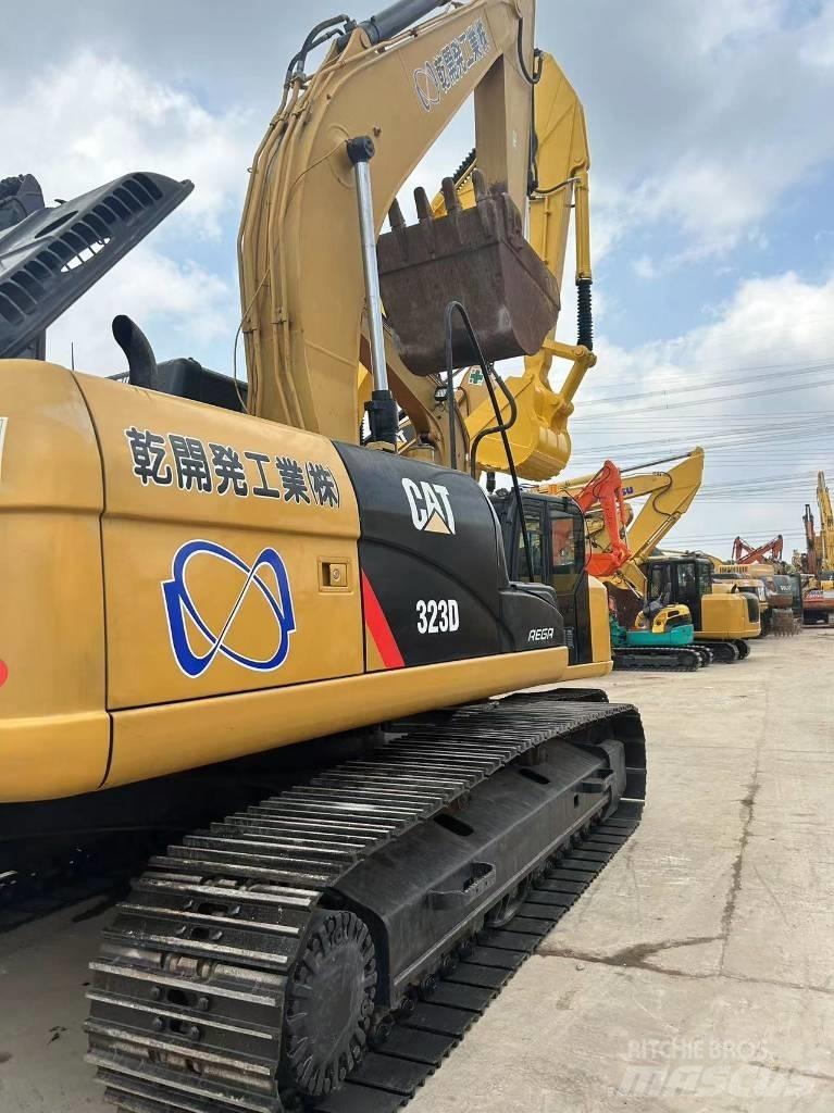 CAT CAT323D Lánctalpas kotrók