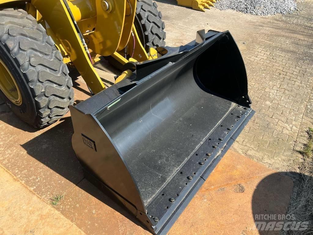 CAT 926M Gumikerekes homlokrakodók