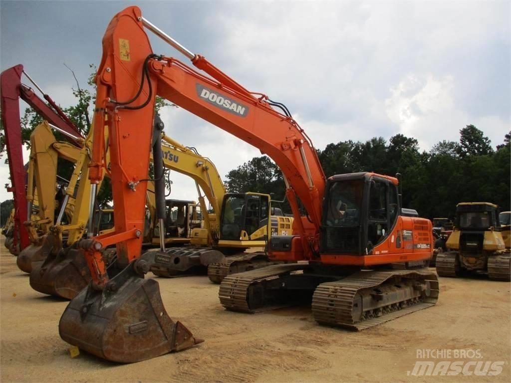 Doosan DX 225 Lánctalpas kotrók