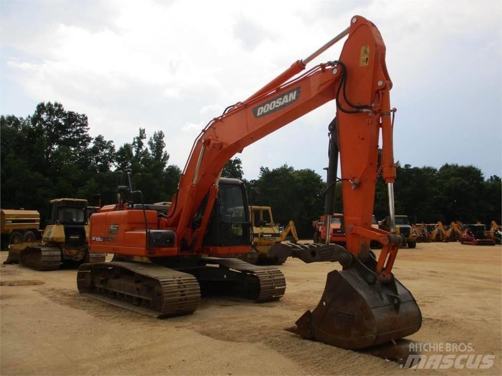 Doosan DX 225 Lánctalpas kotrók