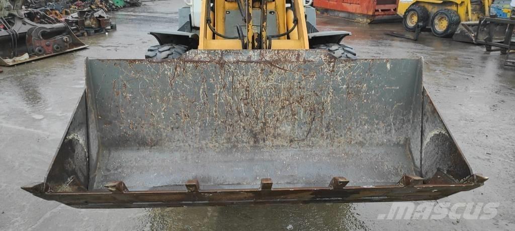 Liebherr L 506 Gumikerekes homlokrakodók