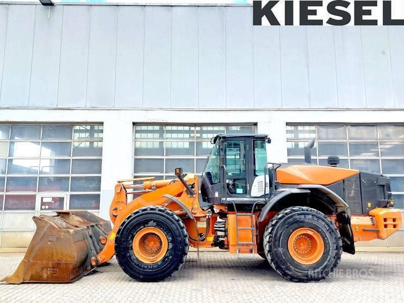 Hitachi ZW 310-6 Gumikerekes homlokrakodók