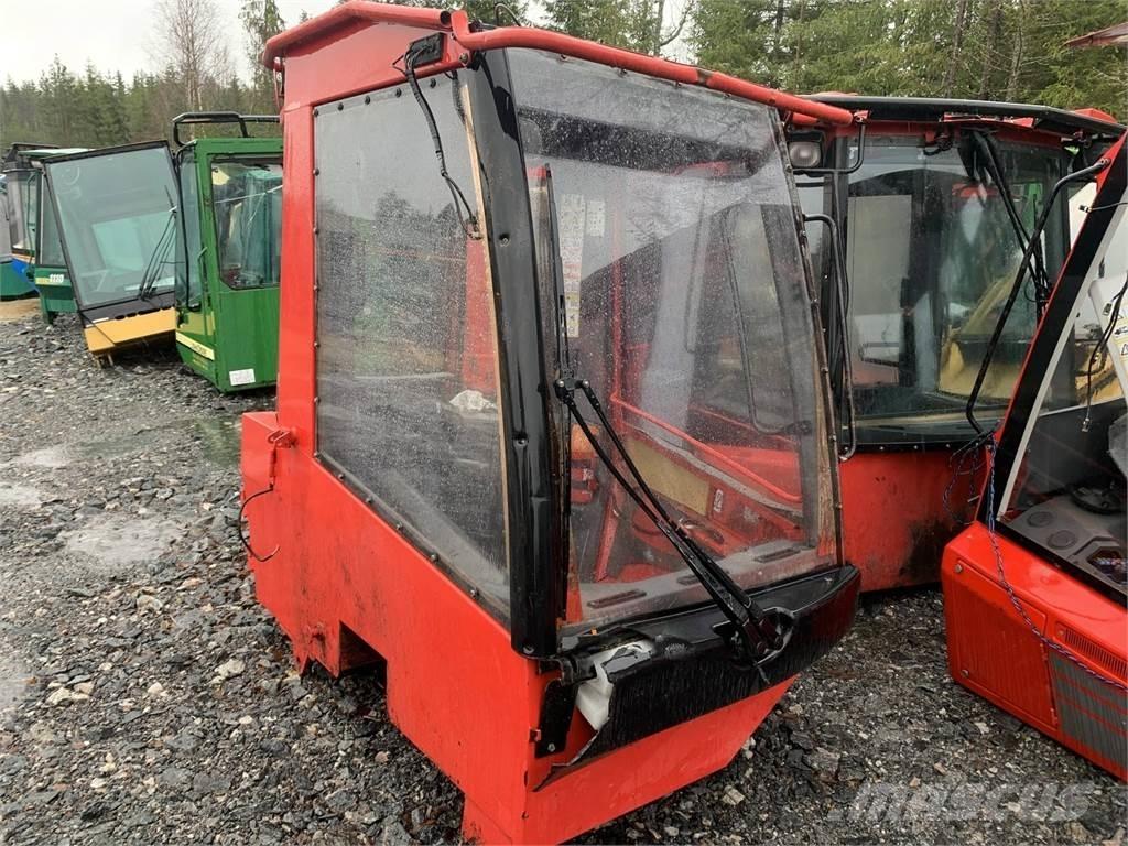 Komatsu 901TX Vezetőfülke és belső tartozékok