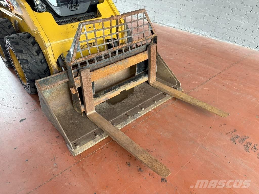 CAT 216 B Kompaktrakodók
