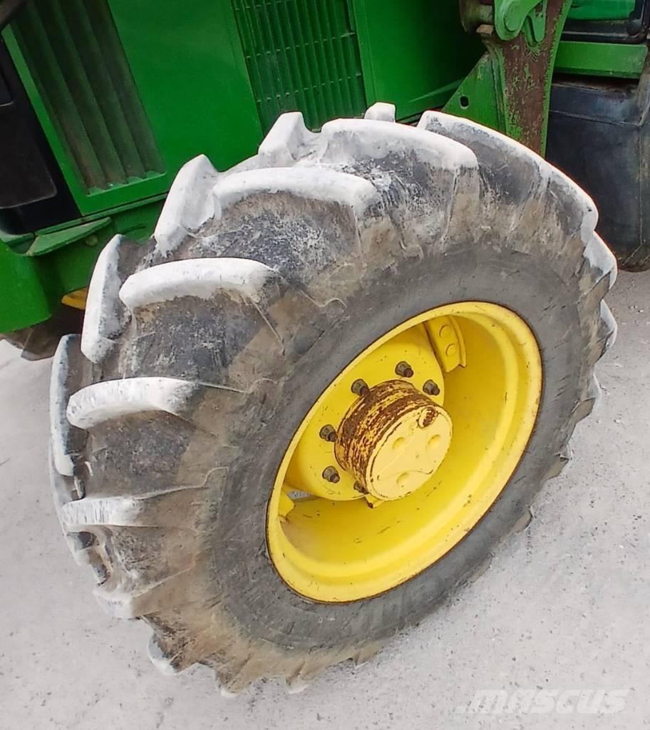 John Deere 6110 Traktorok