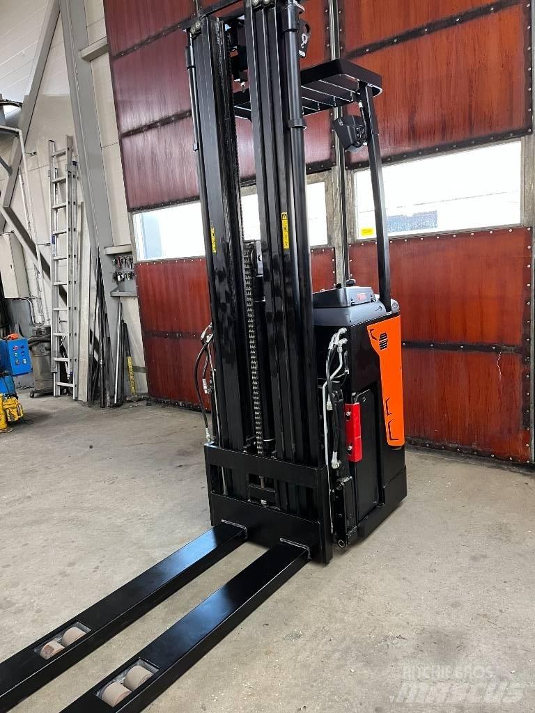 Rocla SST12AC Elektromos gyalogkíséretű targoncák
