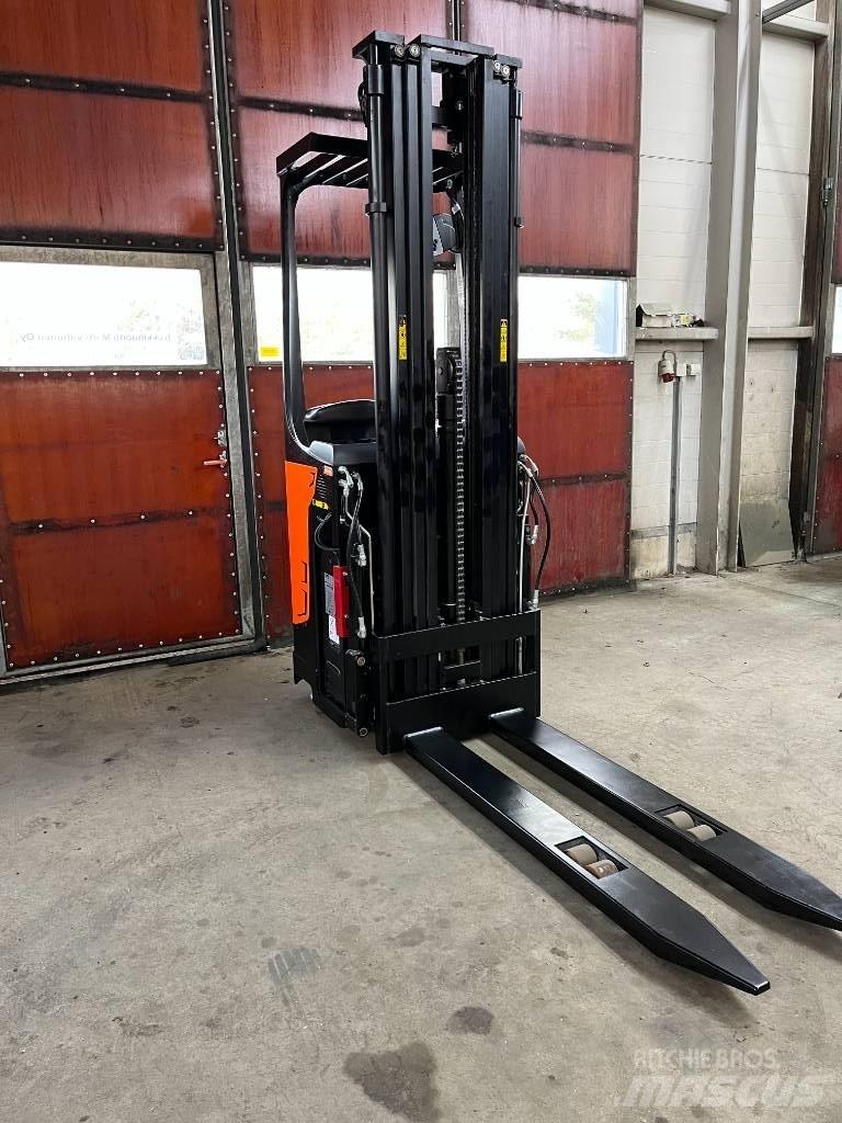 Rocla SST12AC Elektromos gyalogkíséretű targoncák