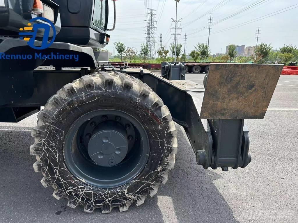 Hyundai 210W-9 Gumikerekes kotrók