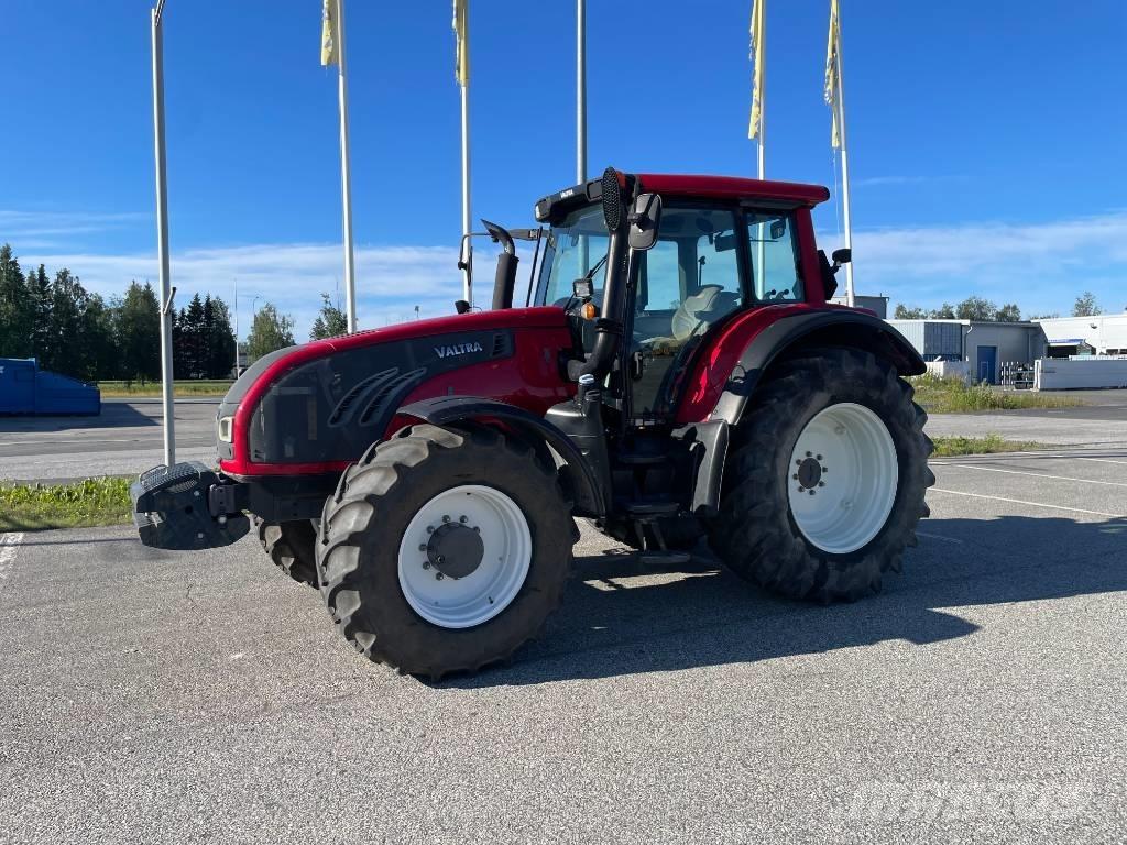 Valtra T 153 Versu Traktorok