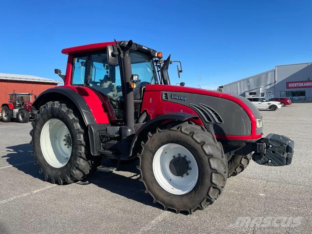 Valtra T 153 Versu Traktorok
