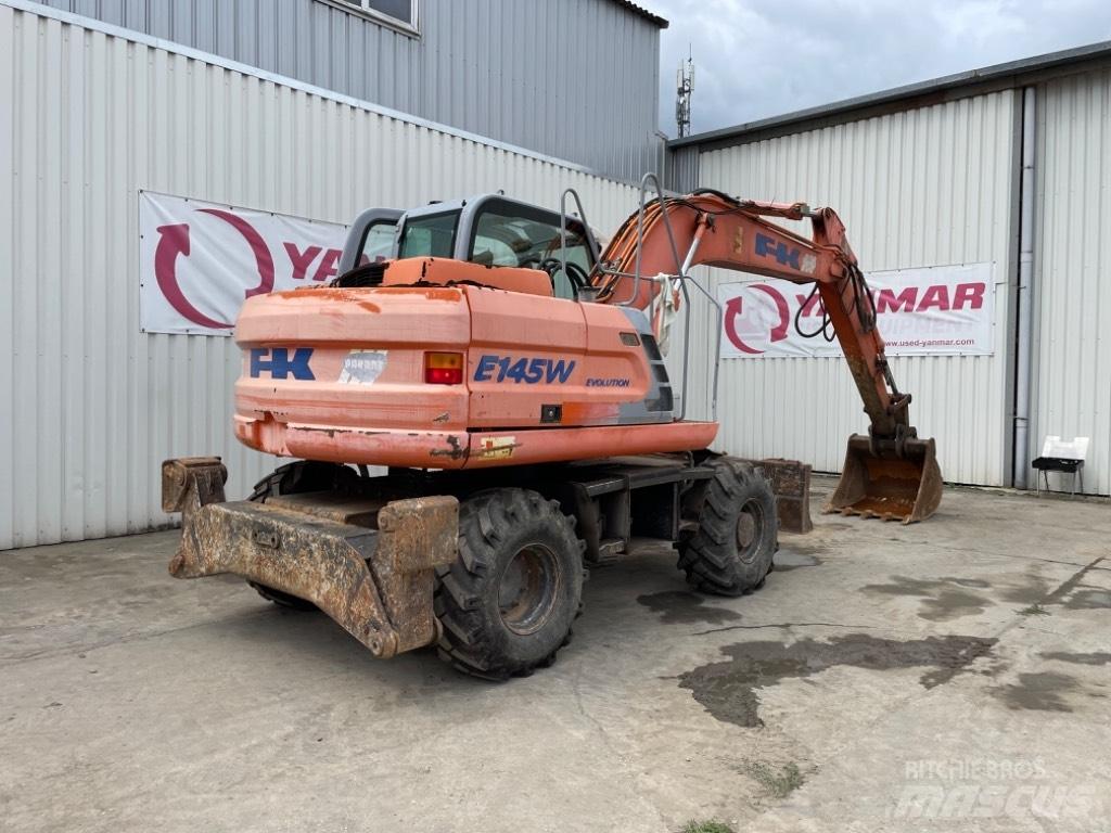 Kobelco E145W Gumikerekes kotrók