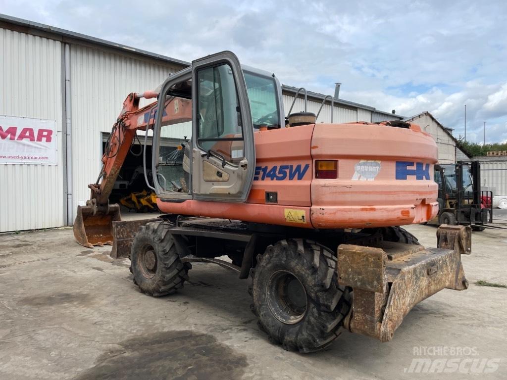 Kobelco E145W Gumikerekes kotrók