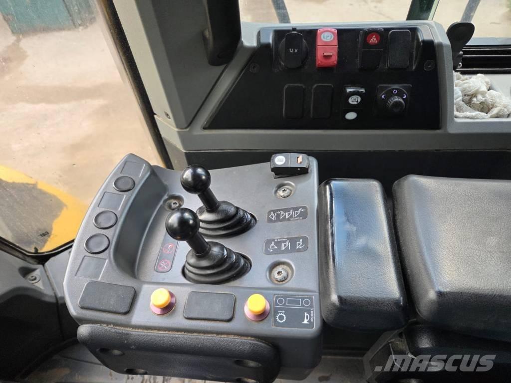 CAT 962 M Gumikerekes homlokrakodók