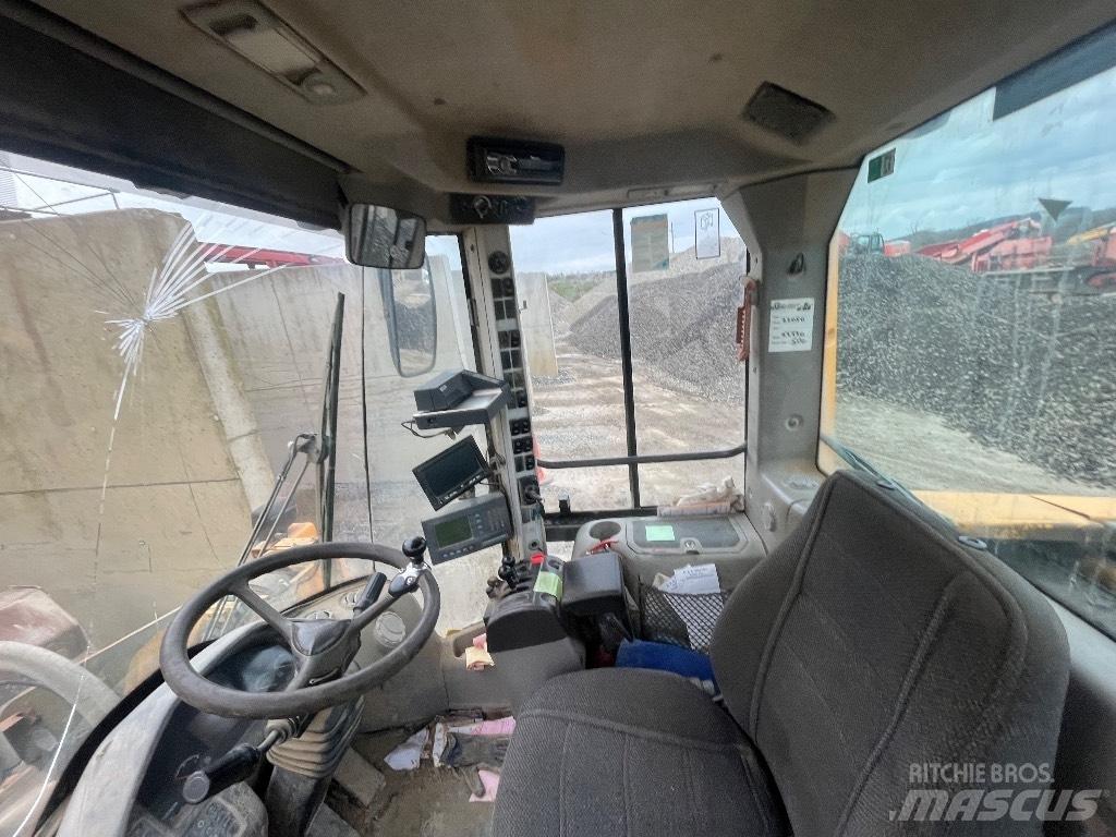 Volvo L 180 F Gumikerekes homlokrakodók