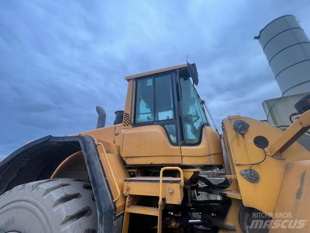 Volvo L 180 F Gumikerekes homlokrakodók