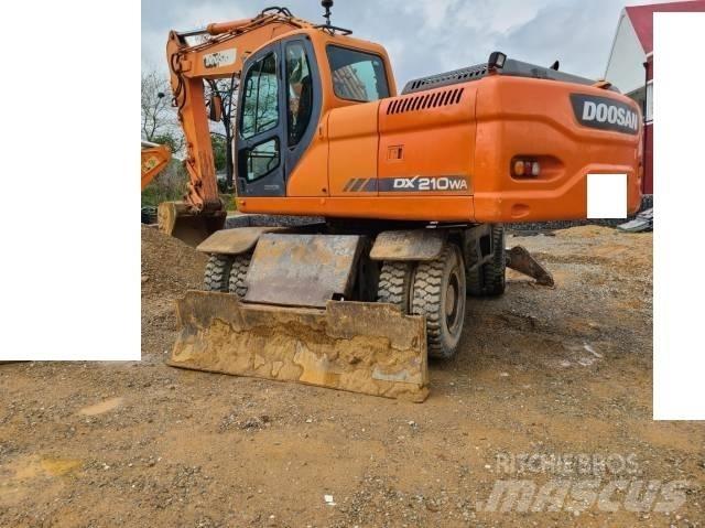 Doosan DX 210 W Gumikerekes kotrók