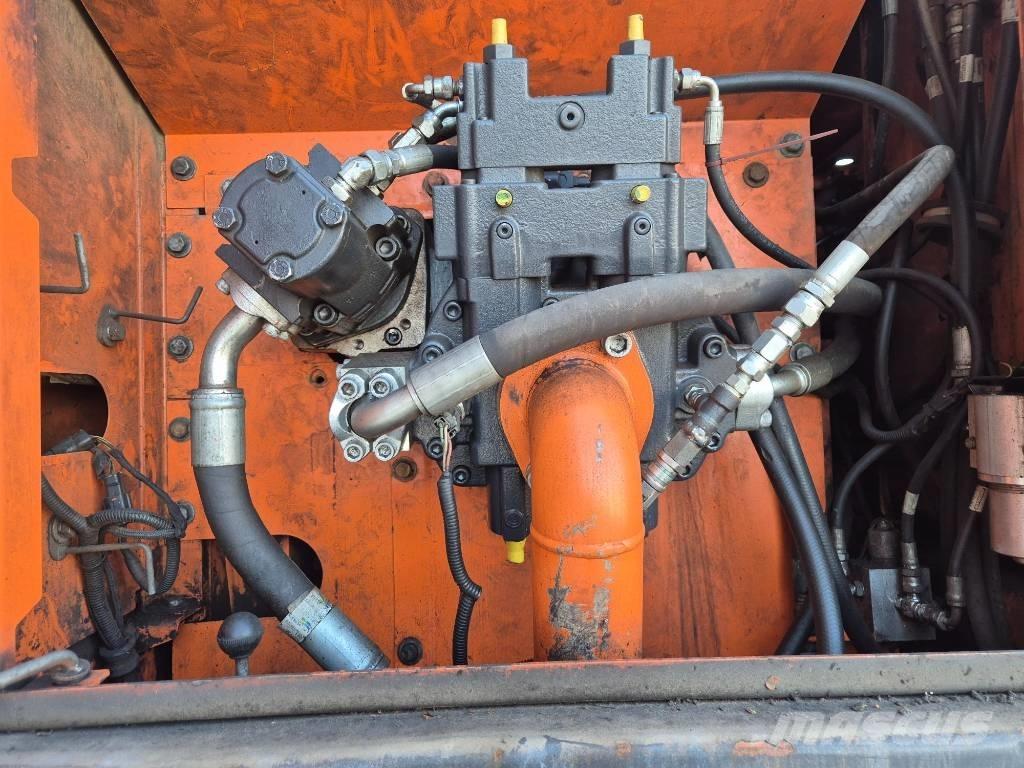 Doosan DX 210 W Gumikerekes kotrók