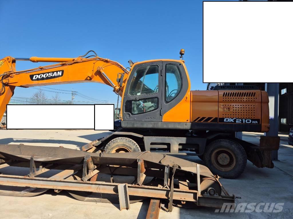 Doosan DX 210 W Gumikerekes kotrók