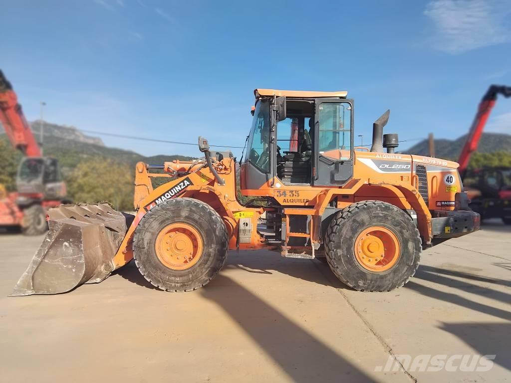 Doosan DL 250-5 Gumikerekes homlokrakodók