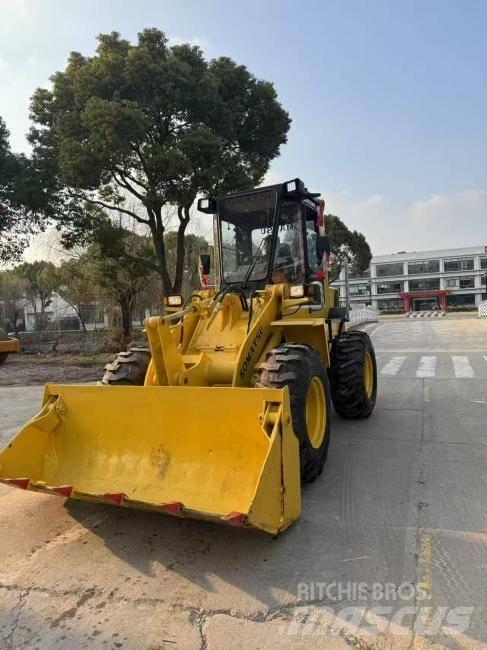 Komatsu WA 100 Gumikerekes homlokrakodók