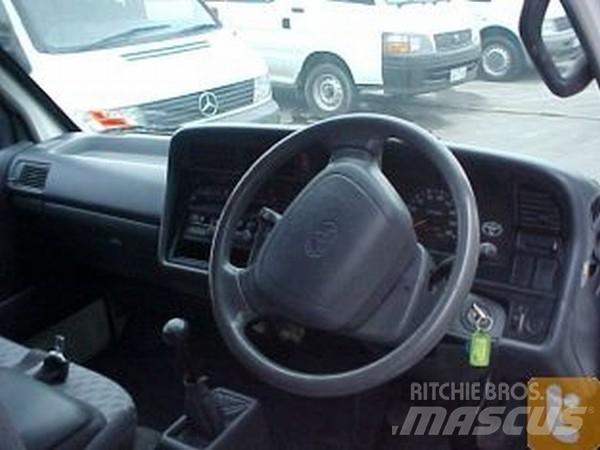 Toyota HIACE RZH103R Transporterek
