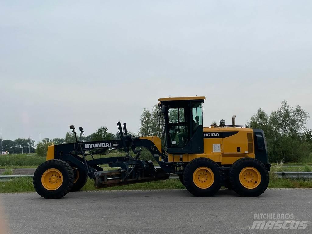 Hyundai HG130 Gréderek