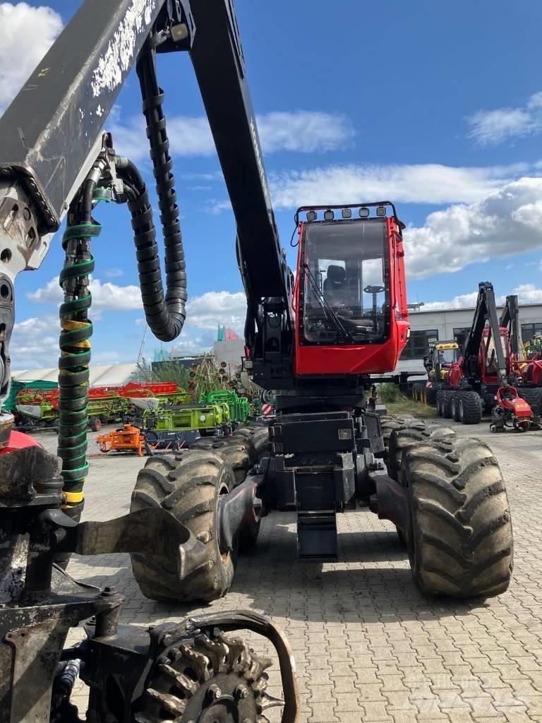 Komatsu 931 XC Betakarítók