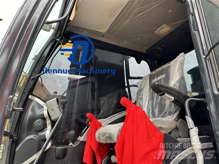 Hyundai R220-9S Lánctalpas kotrók