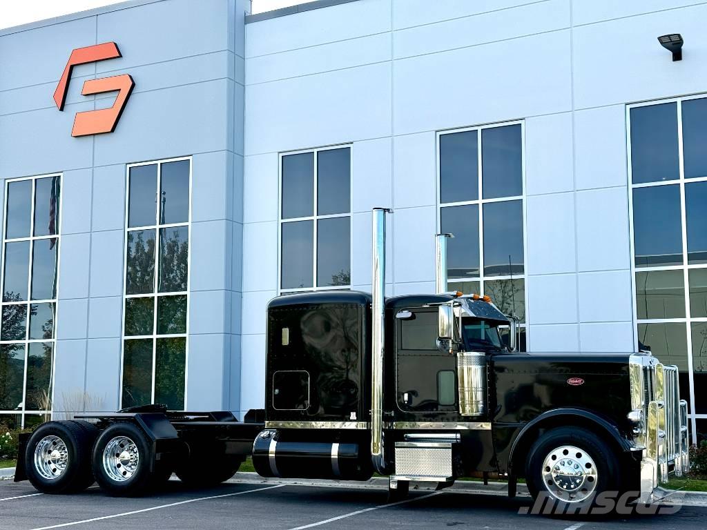Peterbilt 389 PRIDE Nyergesvontatók