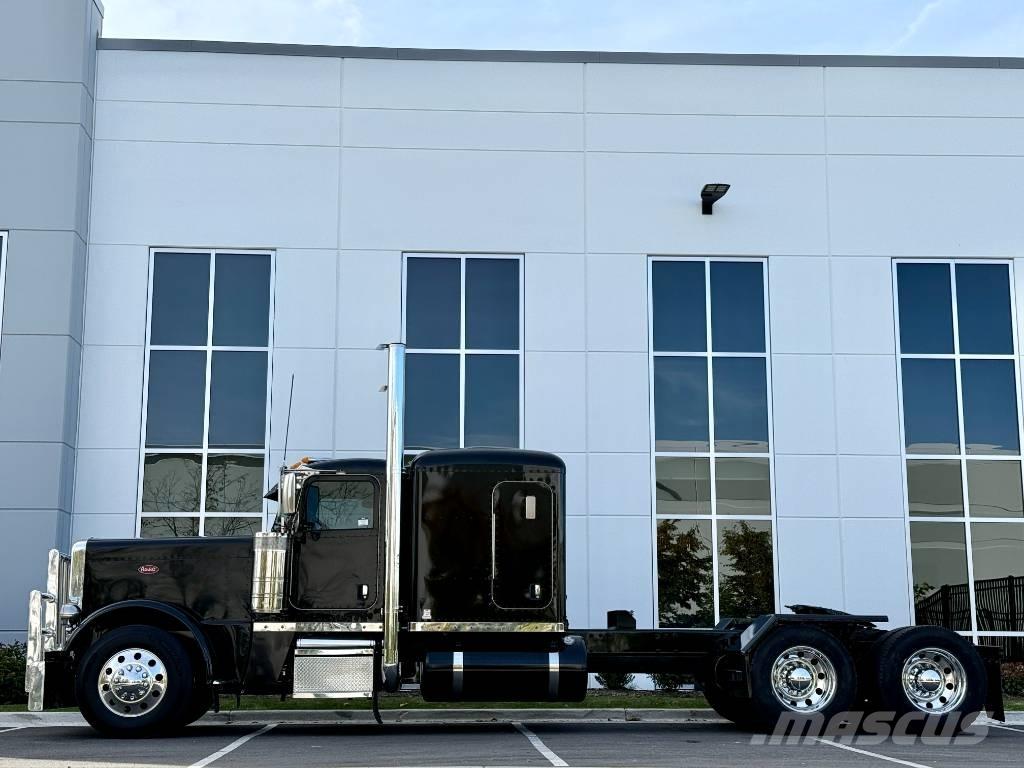 Peterbilt 389 PRIDE Nyergesvontatók