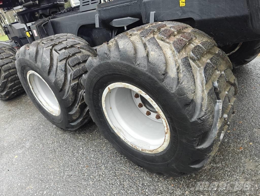 Komatsu 901 XC Betakarítók