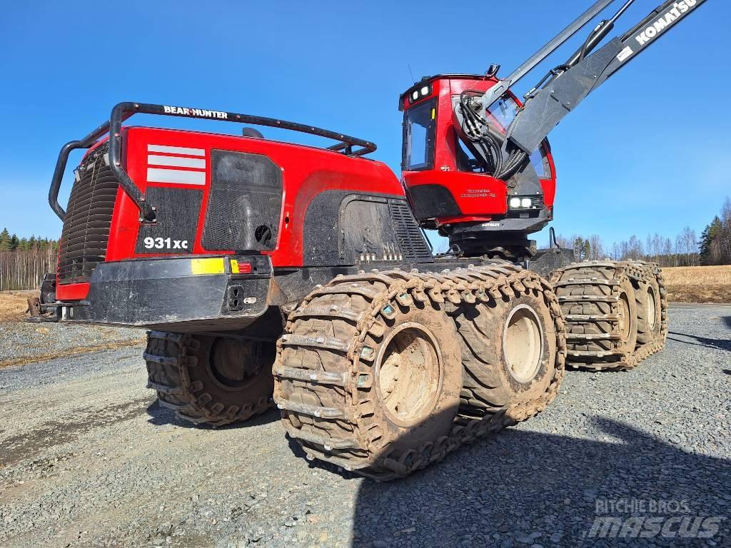 Komatsu 931 XC Betakarítók