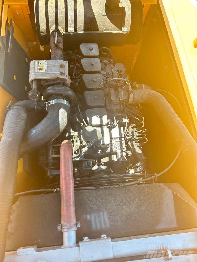 Hyundai 210w-9 Gumikerekes kotrók
