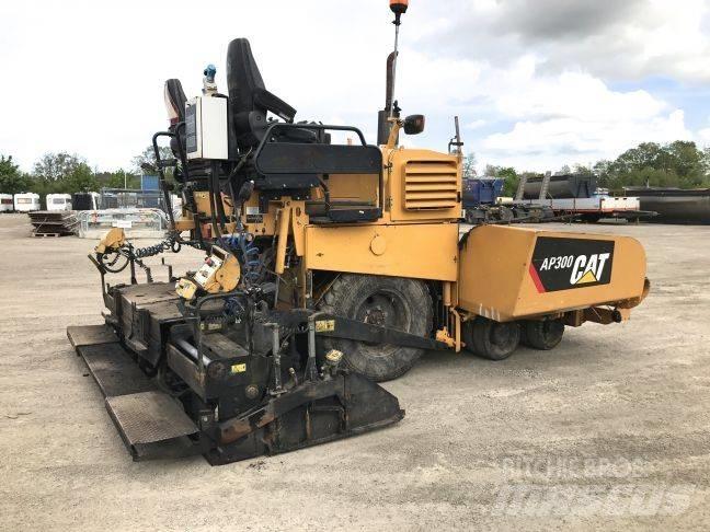 CAT AP 300 Aszfalt terítõ gépek