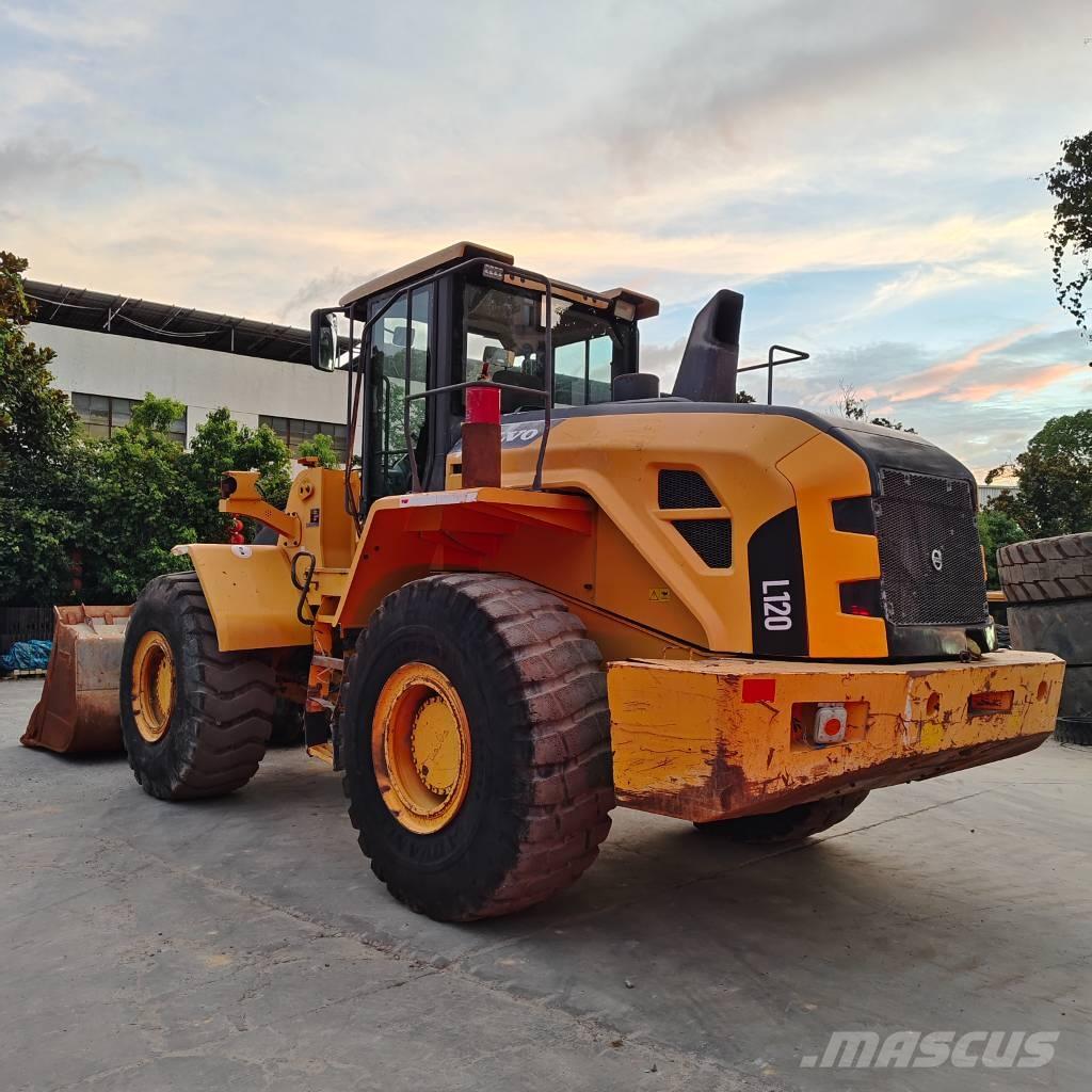 Volvo L 120 E Gumikerekes homlokrakodók